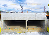 写真:大阪府道高速大和川線と南海本線との立体交差工事に伴う土木工事 新管理棟