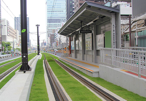 写真:上町線 天王寺駅前～松虫間線路移設工事（軌道工事）